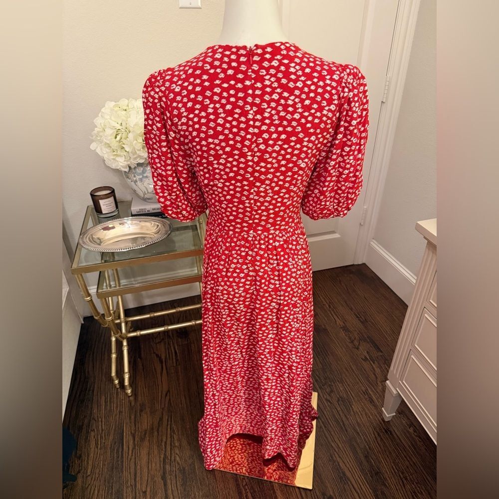 Mint Velvet Lip Print Midi Dress
AB19 - Picture 4 of 7